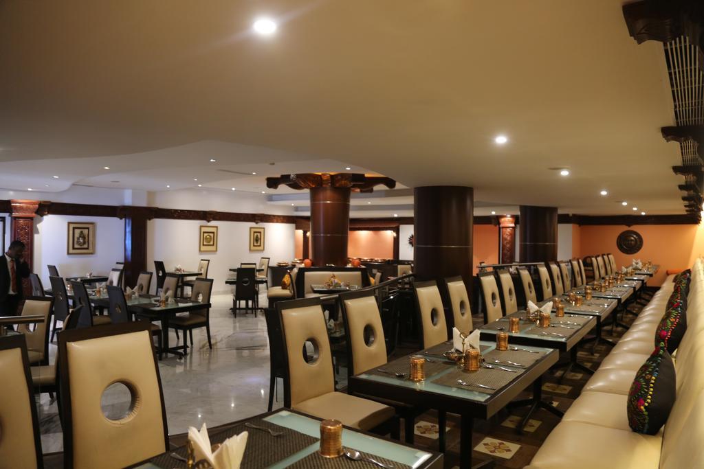 The President Hotel Bangalore Dış mekan fotoğraf