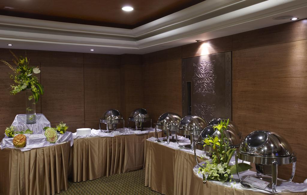 The President Hotel Bangalore Dış mekan fotoğraf