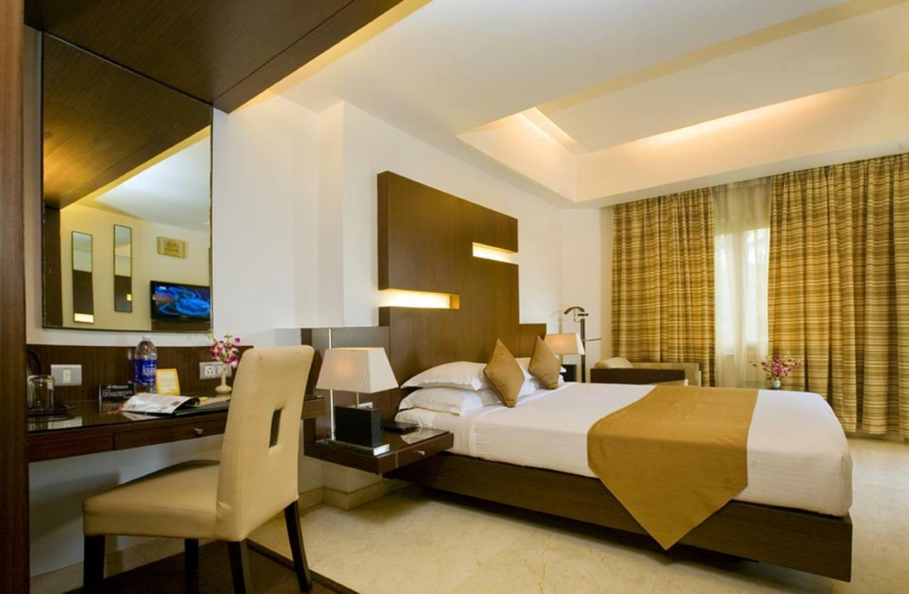 The President Hotel Bangalore Dış mekan fotoğraf